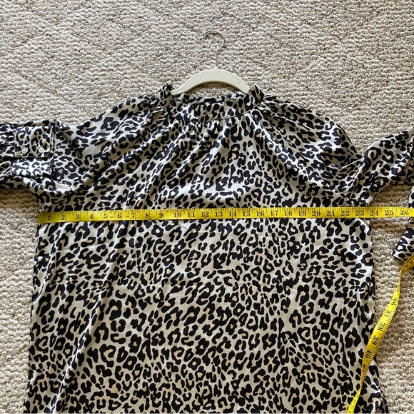 5/$15 Nice LOFT Petite Light Tan & Black Animal Print LS Top LP - Picture 9 of 9